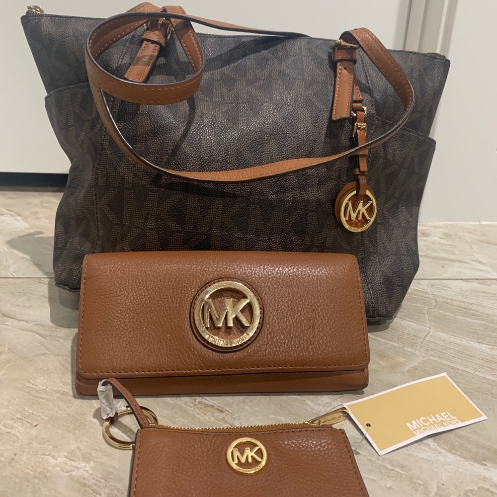 Michael Kors Purse, Wallet and coin purse. Only flaws are some pen marks.